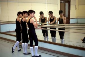 Trillizos cubanos quieren triunfar en el ballet