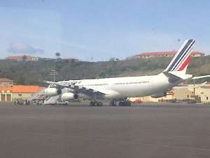 Vuelo de Air France con destino a Caracas aterrizó de emergencia en Azores por problemas en los fluidos (Fotos)