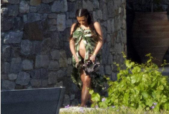 Kim Kardashian toda una diosa griega (Foto)