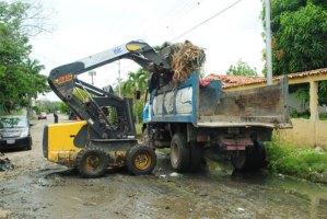 Limpian las calles de La Punta y Mata Redonda