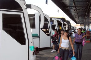 Gran movilización por el Terminal de Maracay para votar este domingo