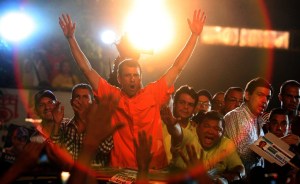 Capriles: Enchufados, ustedes están acabando con las empresas básicas, eso se acaba el 14 de abril