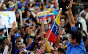Capriles trata de movilizar el descontento tras 14 años de chavismo