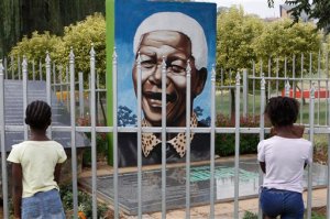 Presidente sudafricano visita a Mandela