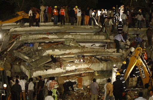 Suman casi 350 muertos en edificio en Bangladesh