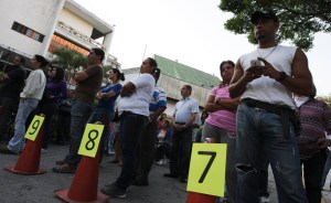 Venezuela vota con normalidad y sin prisas para elegir al sucesor de Chávez