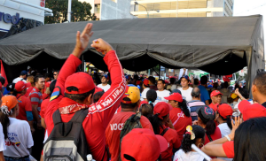 Oficialistas agreden a estudiantes de Barquisimeto (FOTOS)