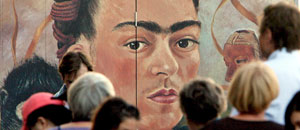 Rinden homenaje a Frida Kahlo con performance y conferencia
