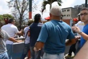 Nuevo video: Supuesto intento de linchamiento a joven opositor en Los Teques