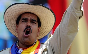 Exigen acta de nacimiento verificada y renuncia a nacionalidad colombiana al presidente Maduro