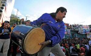 Maduro adopta el estilo de Chávez para ver si gana