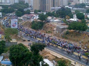 Marchan hasta el CNE de Zulia (Fotos)