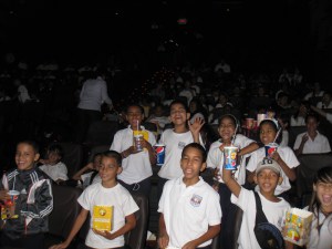Alcaldía de Sucre llevó a dos mil niños de Petare al cine