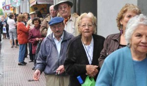 Banco Bicentenario entregará el sábado tarjetas de débito a pensionados y jubilados del IVSS