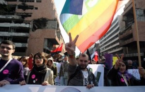 Debate sobre matrimonio gay continúa en el Senado francés, y en la calle