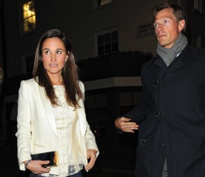 Después de besar a muchos sapos, Pippa Middleton pasea por Londres con su príncipe azul