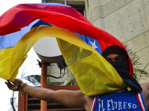 Venezolanos en Miami dicen que Maduro les castiga con recorte de cupo