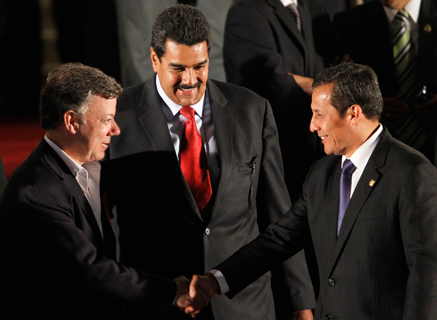 Santos rumbo a Caracas para juramentación de Maduro