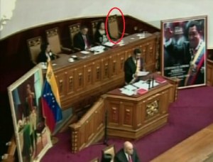 Tibisay Lucena abandona el hemiciclo durante el discurso de Maduro (Imágenes)