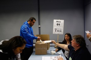 España pide un recuento rápido de los votos en Venezuela
