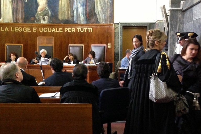 Ruby empieza a declarar en juicio contra allegados de Berlusconi
