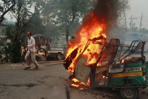 Al menos 32 muertos en enfrentamientos en Bangladesh (Fotos)