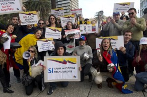 Con cacerolas rechazaron la visita de Maduro en Uruguay (Foto)