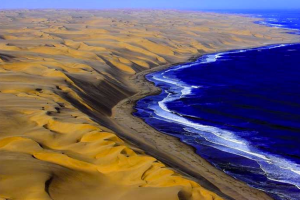 El lugar donde el desierto se encuentra con el mar (Fotos impresionantes)