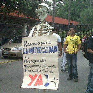 Profesores protestan frente a la Upel de Maracay (Fotos)