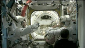 Astronautas logran corregir fuga amoniaco en Estación Espacial Internacional
