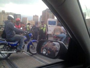 Reportan accidente en la Autopista Francisco Fajardo (Fotos)