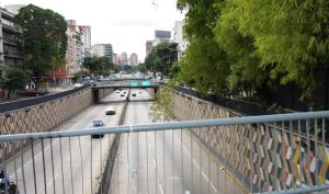 Cinco avenidas permanecerán cerradas en Caracas por marchas