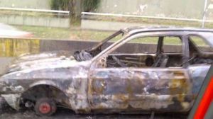 Se incendió un carro en la autopista Prados del Este