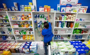 Farmacéuticas suspenden líneas de producción por falta de divisas