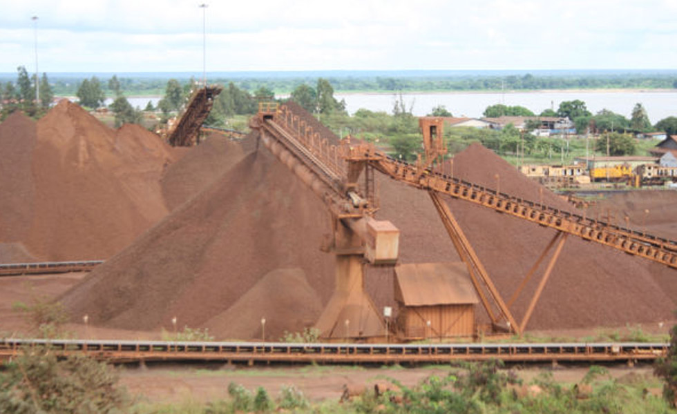 Intermediación en venta de mineral de hierro viola decreto de nacionalización