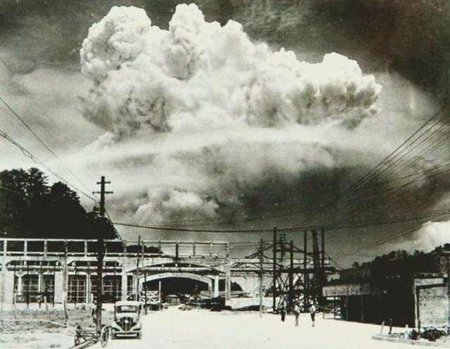 Foptografía de la bomba de Nagasaki tomada unos 20 minutos después de su detonación