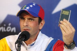Capriles acusa a Maduro de viajar “desesperado” para tapar su ilegitimidad