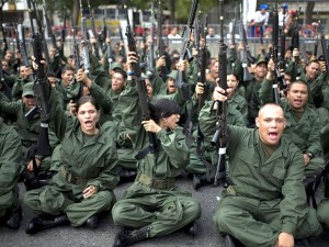 Infobae: Maduro ordenó armar a millones de obreros