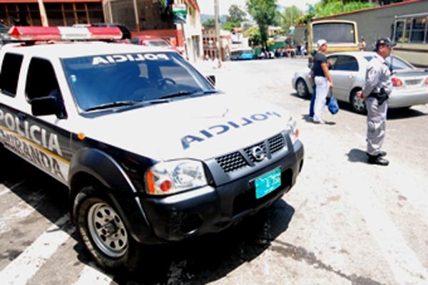 Policía de Miranda detiene a dos hombres y recupera un vehículo