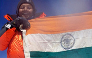 Una india se convierte en la primera mujer amputada en escalar el Everest