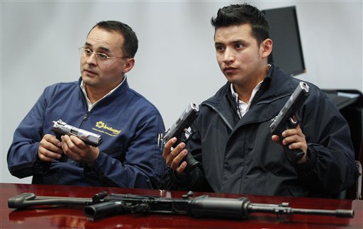 Colombia presenta su primera pistola (Fotos)