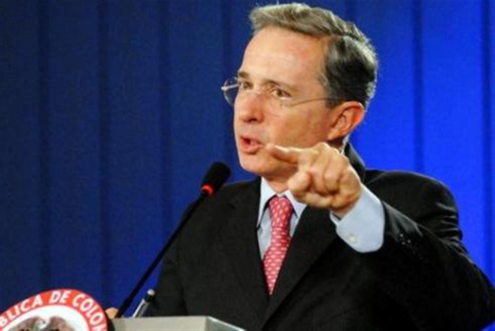 Álvaro Uribe confirma su candidatura al Senado