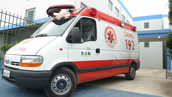 Muere paciente al caerse de ambulancia en Brasil