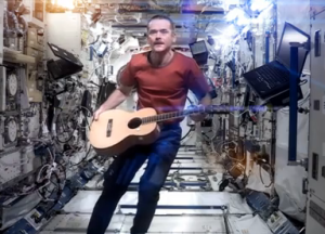 Astronauta grabó videoclip antes de abandonar Estación Espacial Internacional (Video)