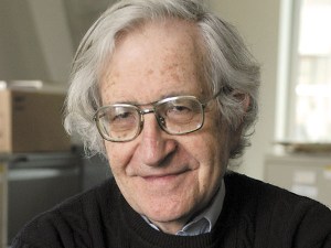 El giro de Chomsky: ahora critica la política chavista