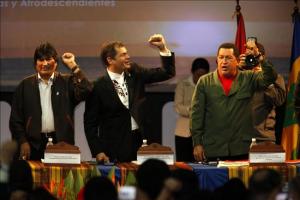 Correa y Morales quieren igualar a Chávez en número de reelecciones