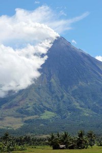 Cuatro muertos por erupción de volcán en Filipinas (Fotos)