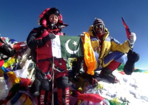 Raha Maharraq, la primera saudí en coronar el Everest (Fotos)