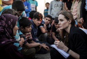 Angelina Jolie visita a los refugiados sirios en Jordania