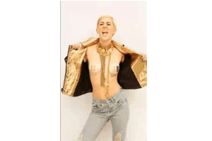 Miley Cyrus con “M” de Maxim (Fotos desnuda)